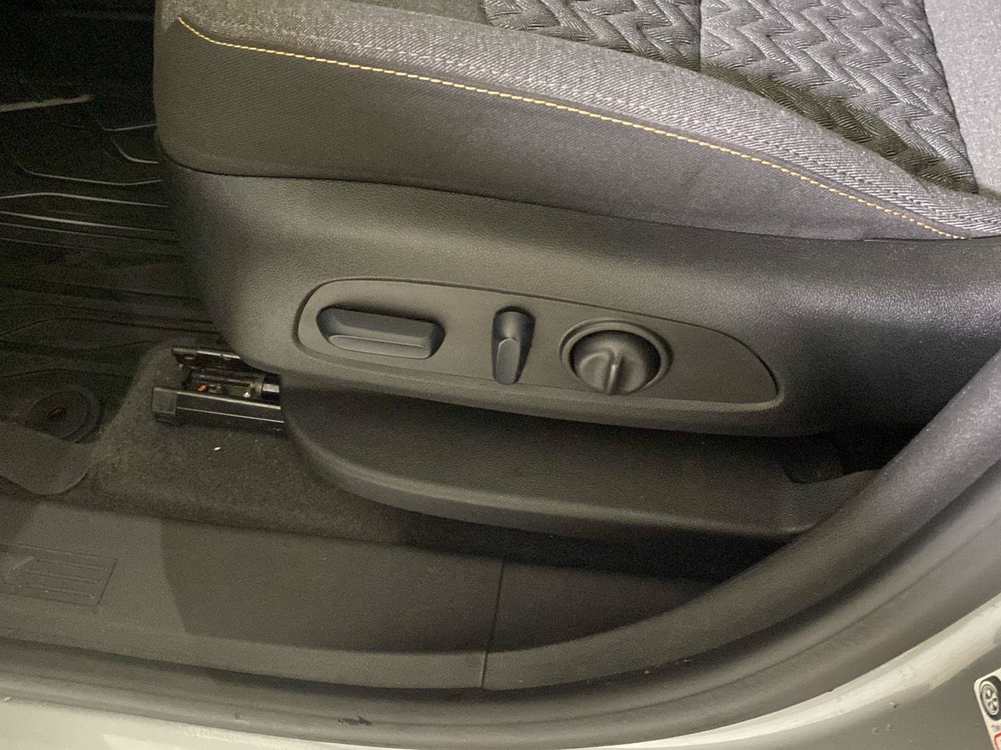 Used 2024 Chevrolet Equinox LT w/ LPO, Floor Liner Package FWD image 16