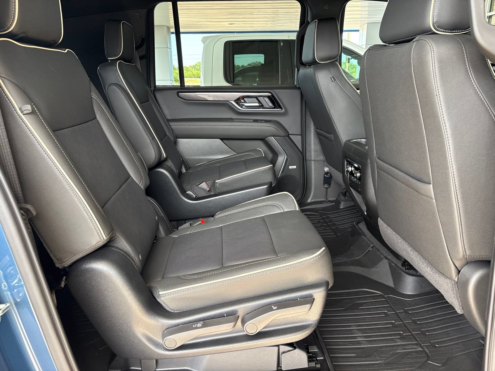 New 2026 GMC Yukon XL Elevation w/ LPO, Floor Liner Package AWD/4WD image 21