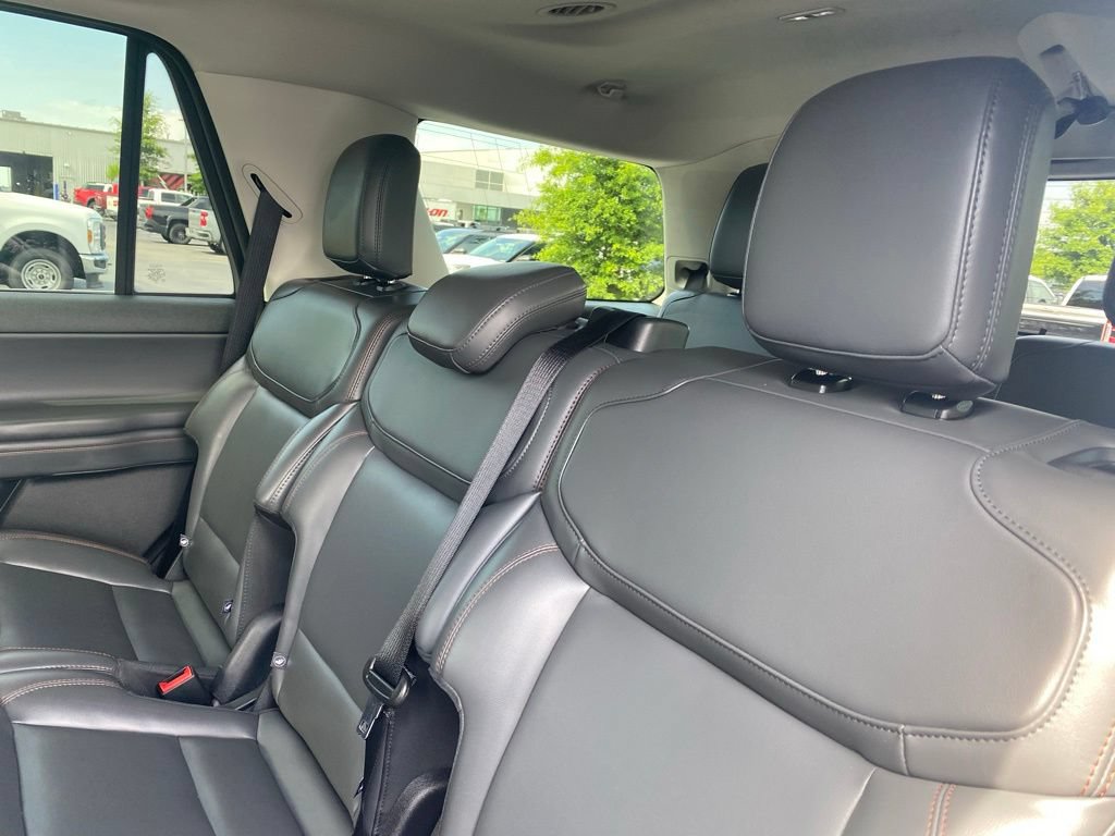 Used 2025 Ford Expedition Active AWD/4WD image 24