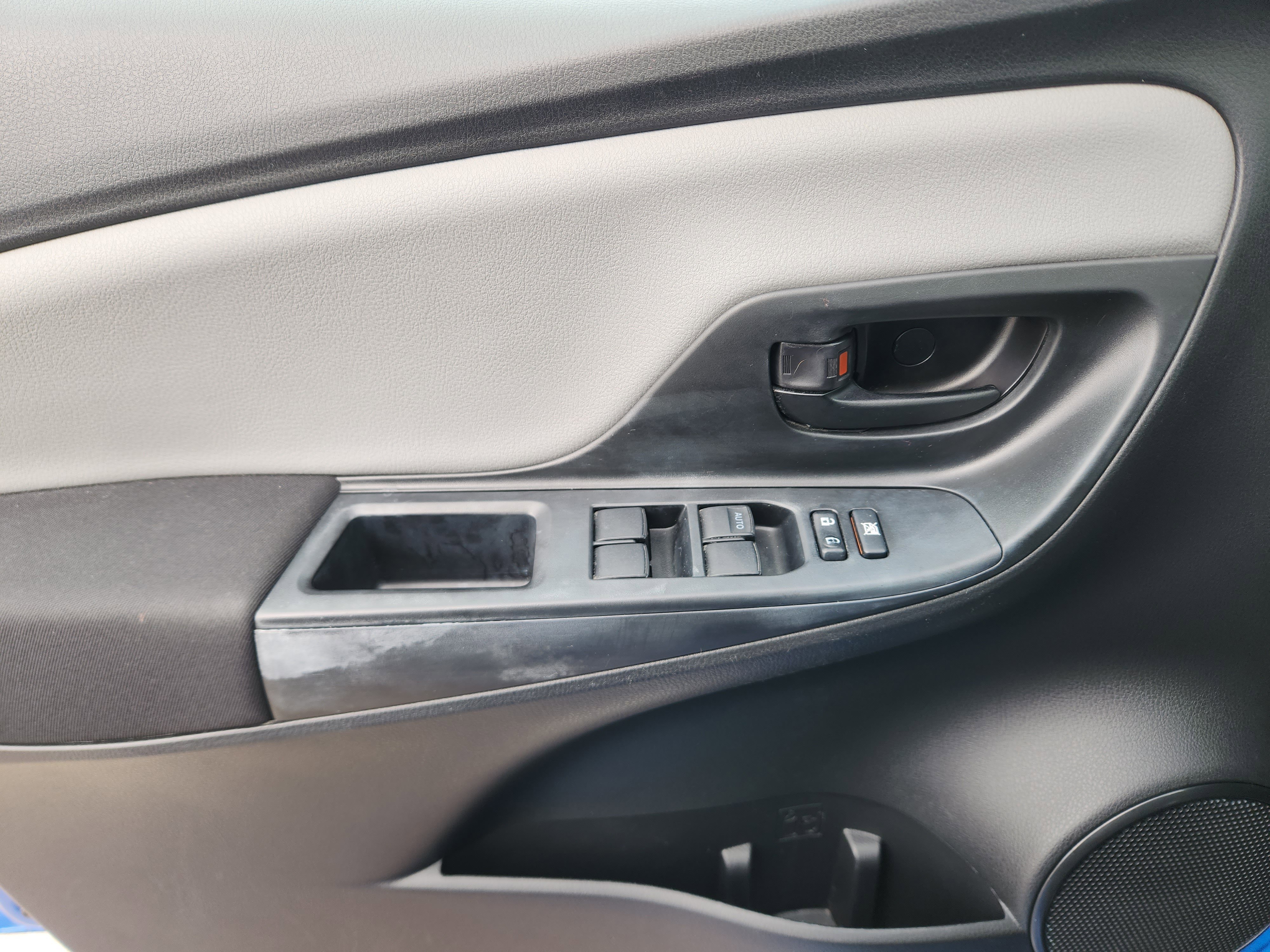 Used 2016 Toyota Yaris L image 27