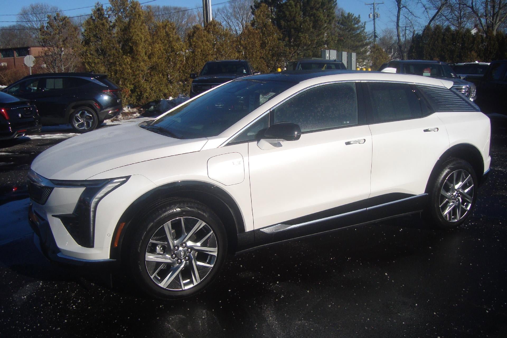 Used 2025 Cadillac Optiq Luxury 2 w/ LPO, Floor Liner Package image 1