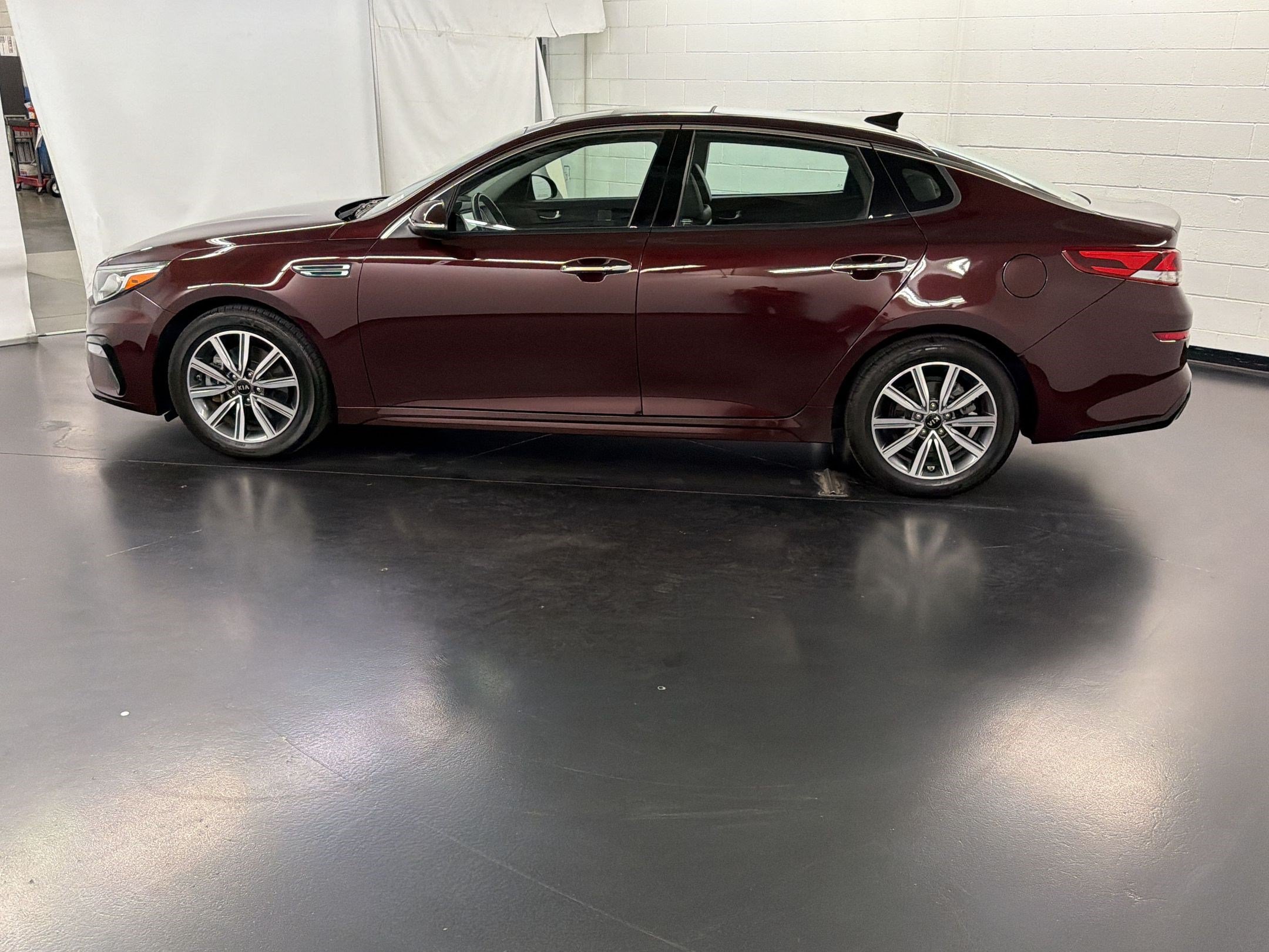 Used 2020 Kia Optima Premium FWD image 2