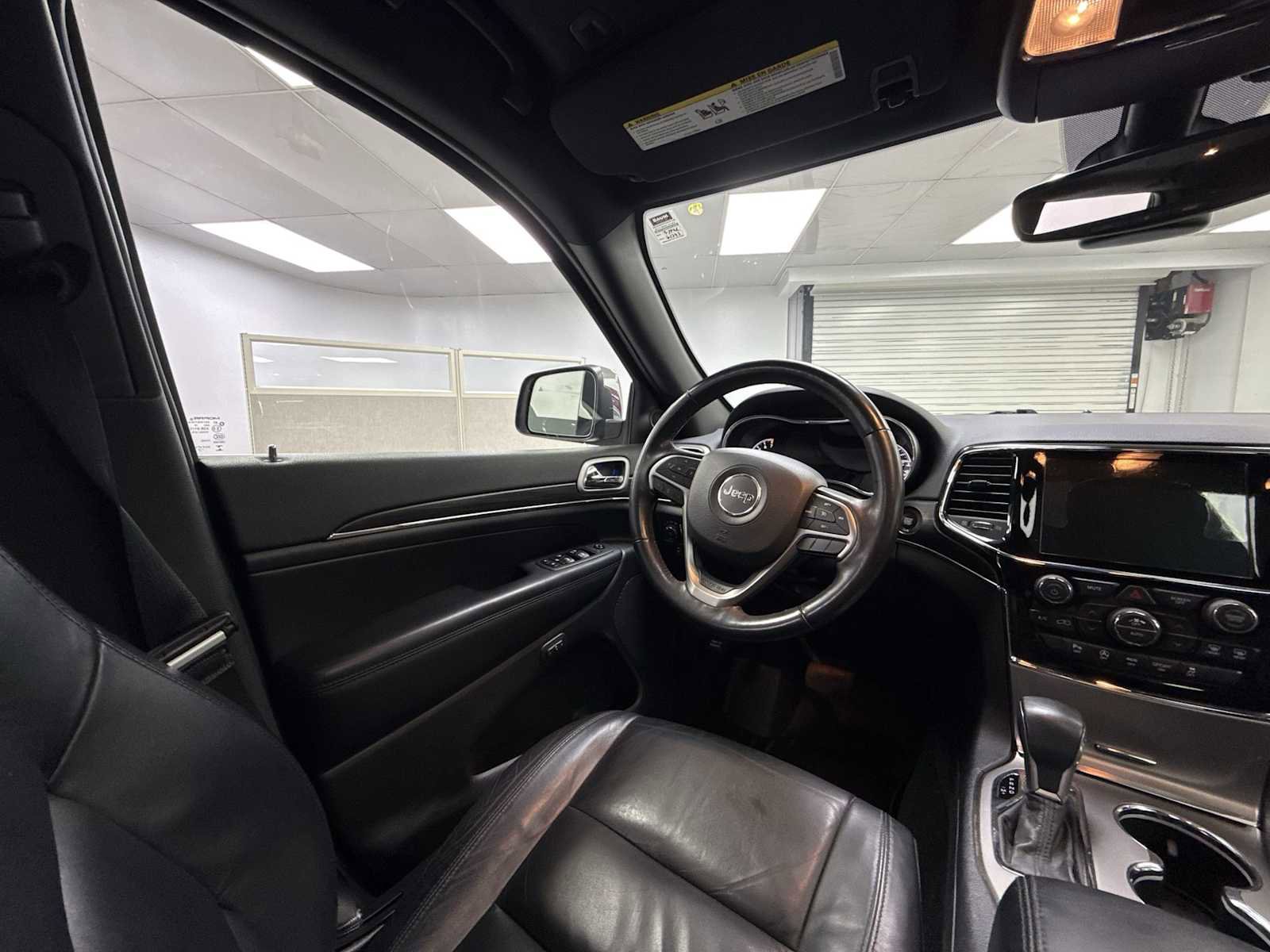 Used 2019 Jeep Grand Cherokee Limited AWD/4WD image 15