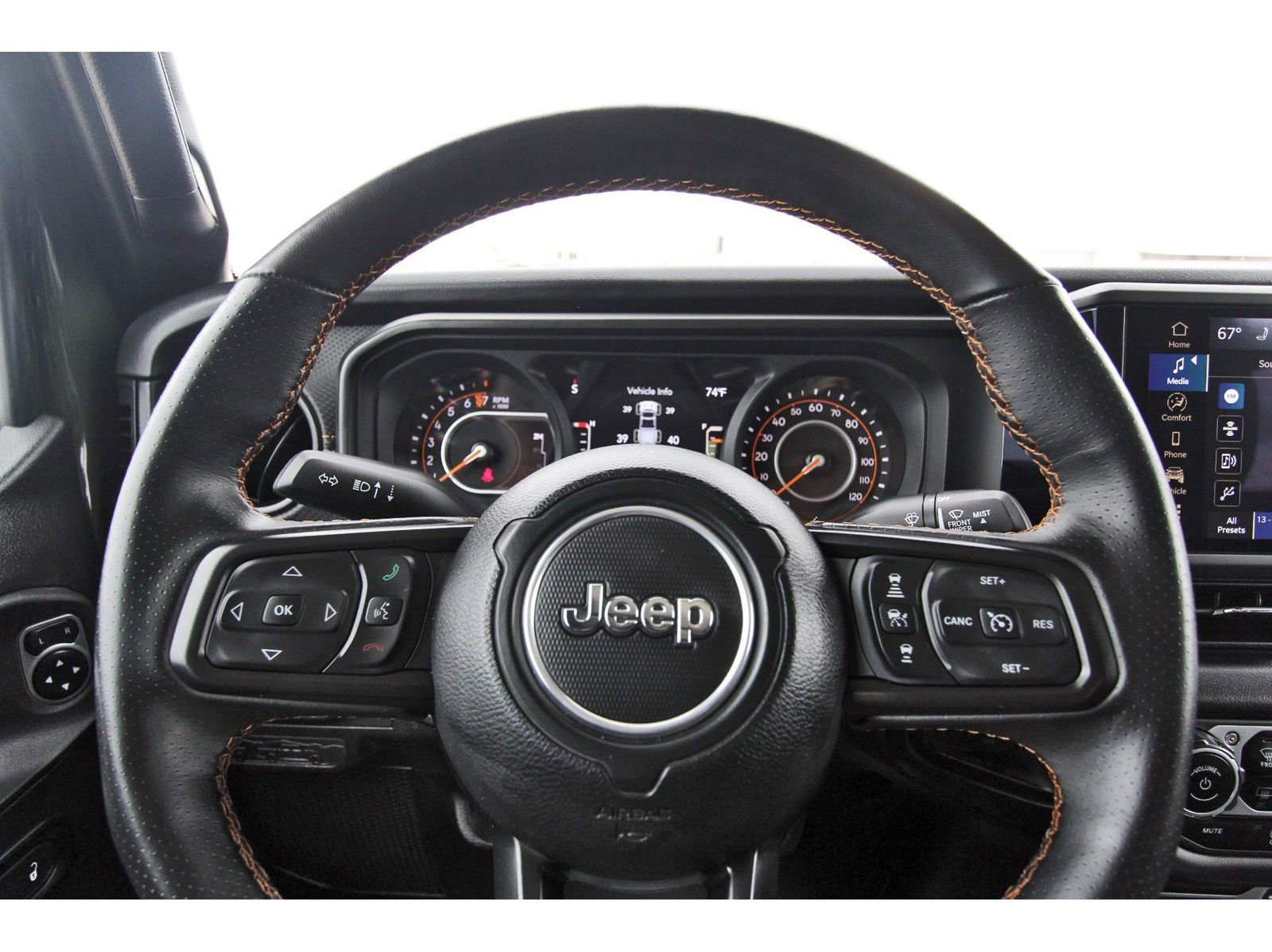Used 2024 Jeep Gladiator Mojave w/ Convenience Group AWD/4WD image 16