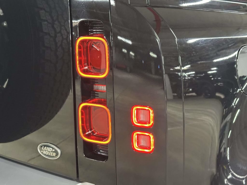 Used 2021 Land Rover Defender 110 AWD/4WD image 11
