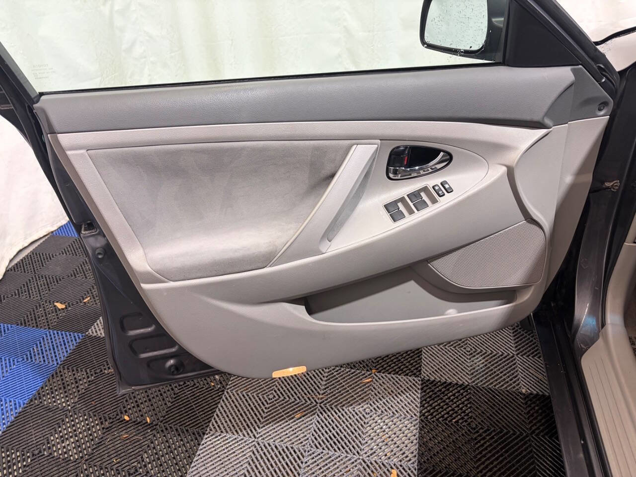 Used 2011 Toyota Camry LE image 8