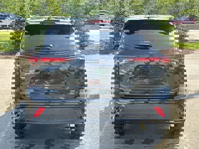 Used 2024 Toyota Highlander XLE AWD/4WD image 4