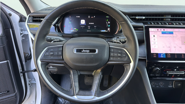 Used 2024 Jeep Grand Cherokee Limited 4xe AWD/4WD image 17