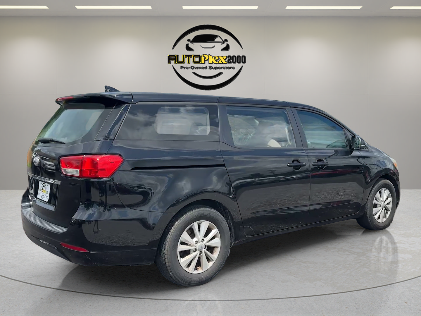 Used 2018 Kia Sedona L FWD image 7