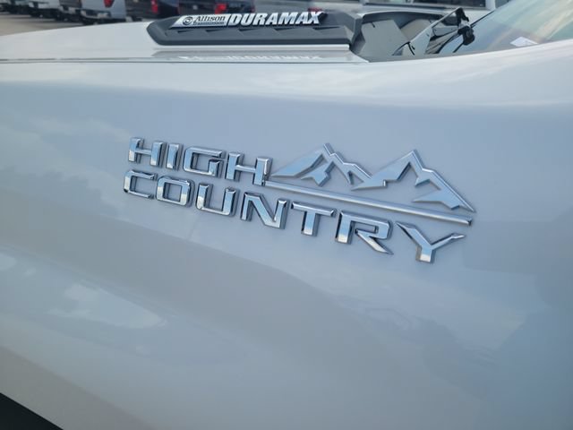 Used 2025 Chevrolet Silverado 3500 High Country w/ Technology Package AWD/4WD image 9