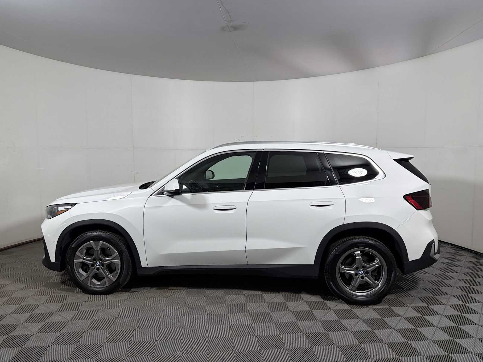 Used 2023 BMW X1 xDrive28i w/ Premium Package AWD/4WD image 4