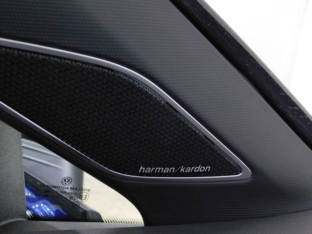 Used 2025 Volkswagen Golf R Black Edition image 28