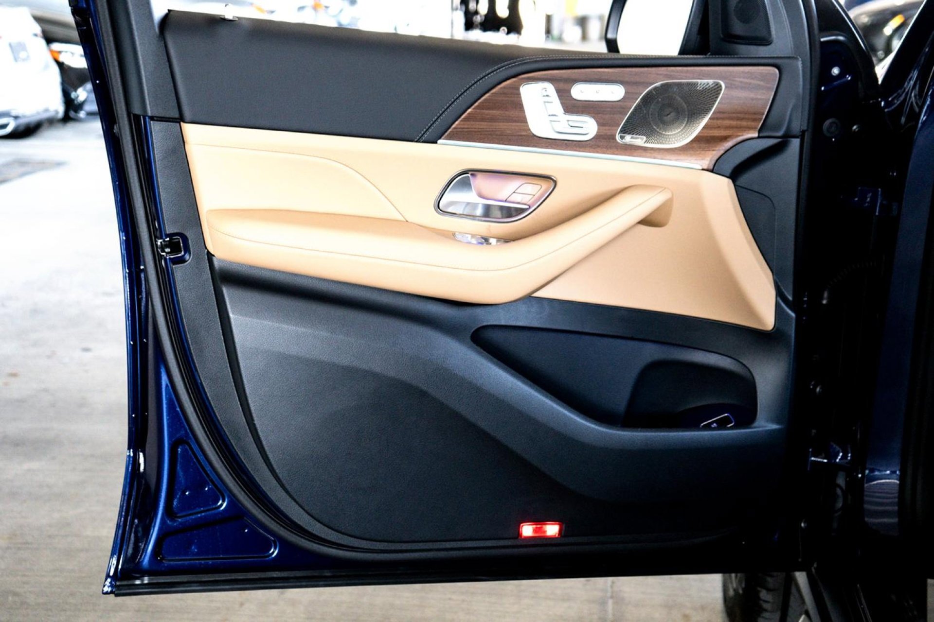 New 2025 Mercedes-Benz GLS 580 4MATIC image 12