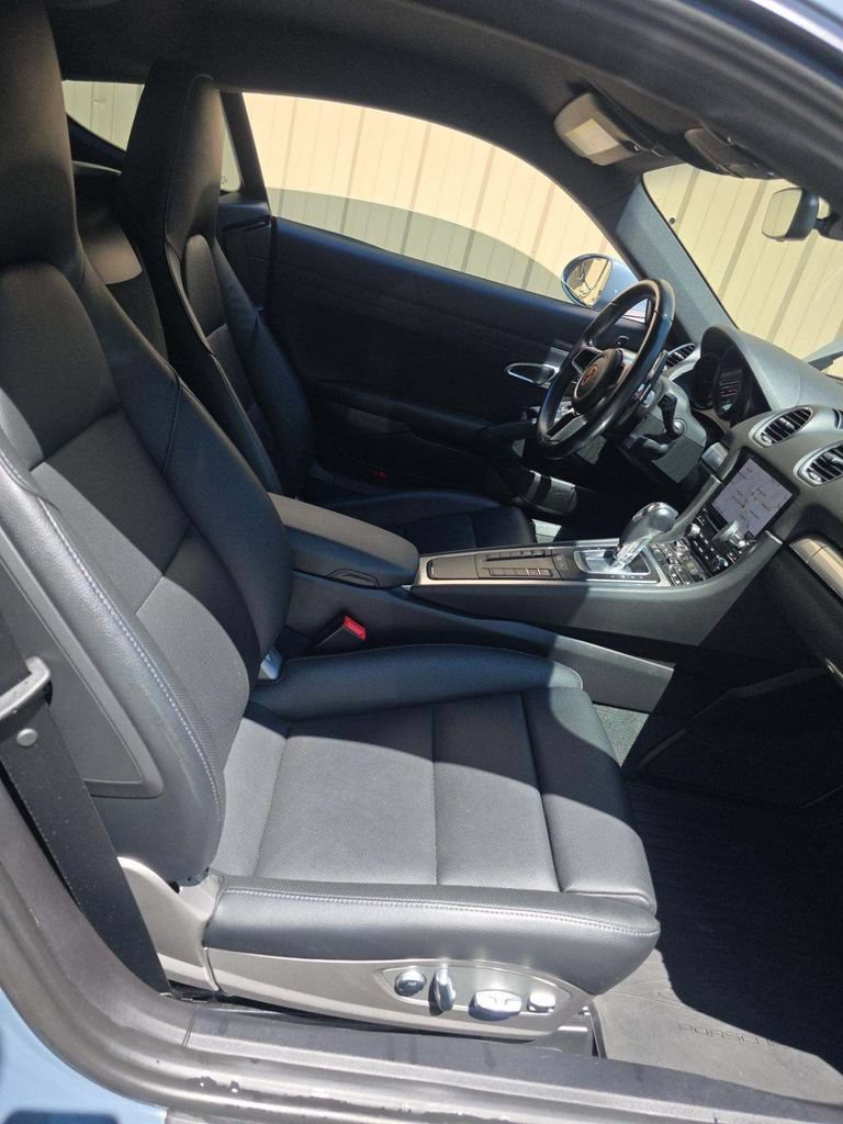 Used 2018 Porsche 718 Cayman RWD image 5