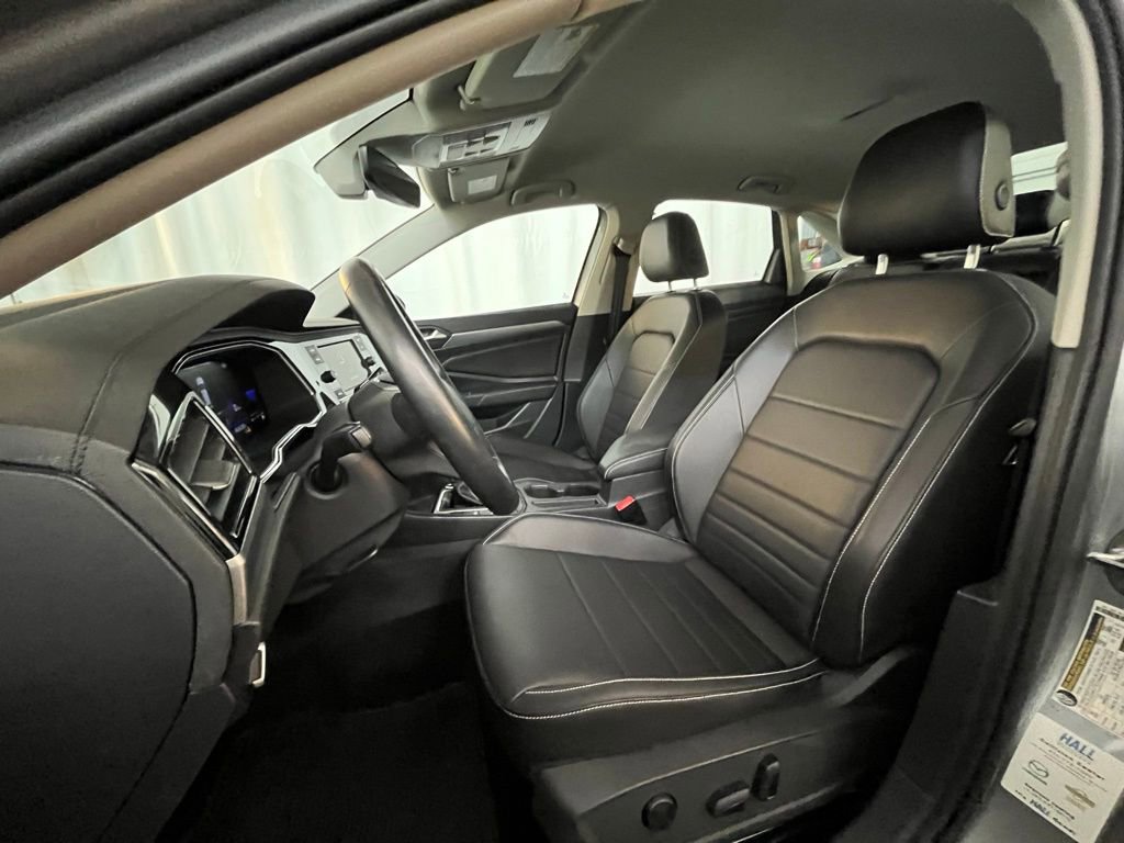Certified 2023 Volkswagen Jetta SE image 11