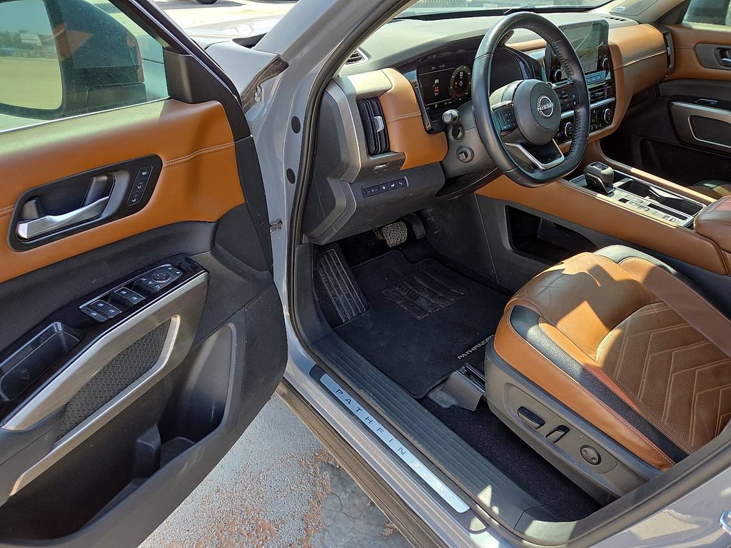 Used 2022 Nissan Pathfinder Platinum w/ Cargo Package FWD image 21