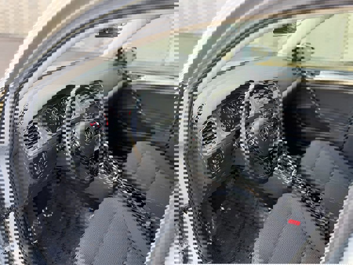 Used 2017 Volkswagen Golf S image 16