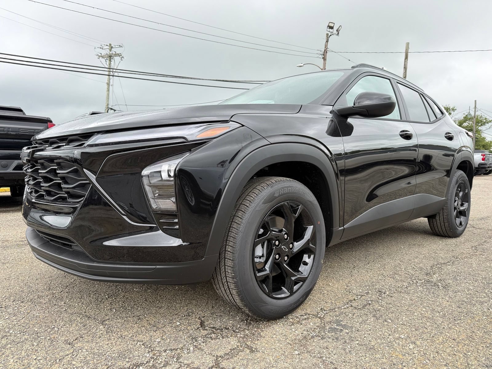 New 2026 Chevrolet Trax LT w/ Midnight Edition FWD image 2