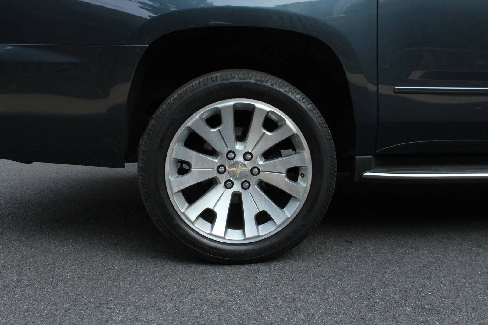 Used 2019 Chevrolet Suburban Premier AWD/4WD image 5