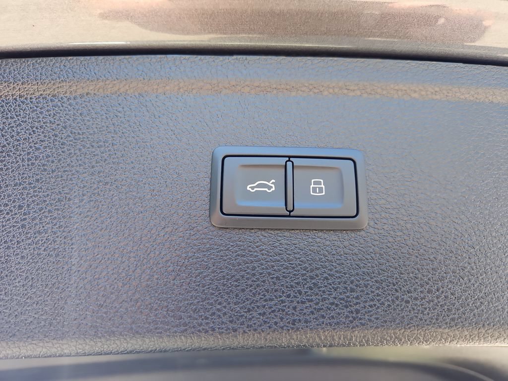 Used 2023 Audi Q5 e Prestige w/ Prestige Package AWD/4WD image 26