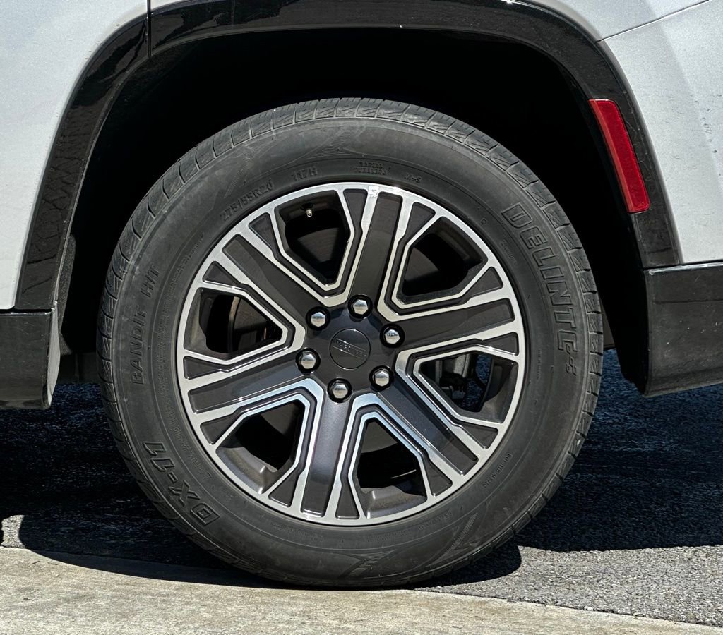 Used 2024 Jeep Wagoneer Series II w/ Flexible Seating Group image 3