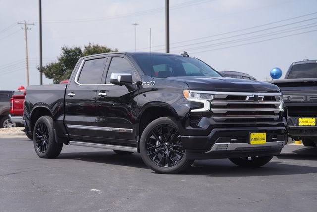 Used 2022 Chevrolet Silverado 1500 High Country w/ High Country Premium Package AWD/4WD image 2