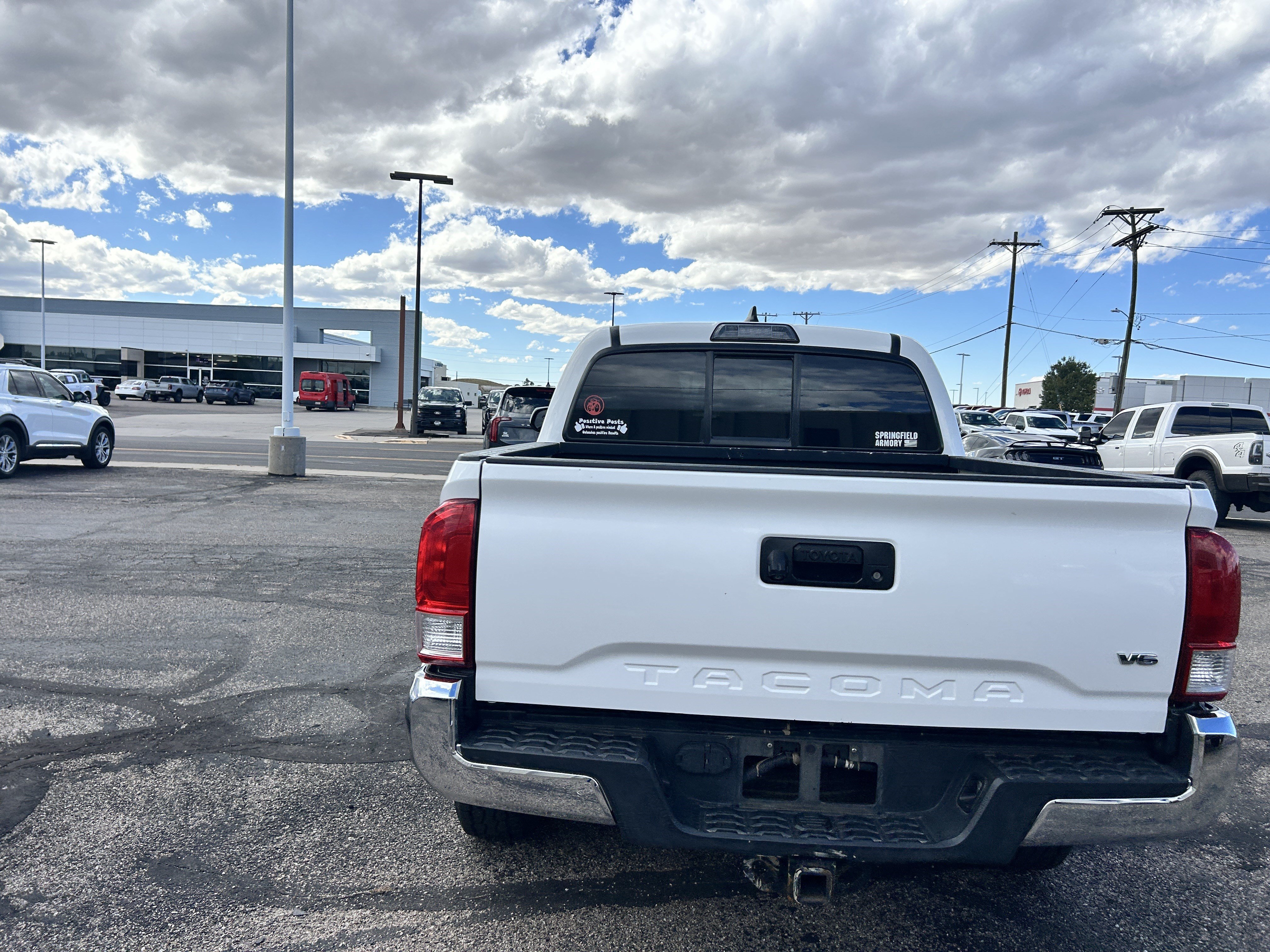 Used 2016 Toyota Tacoma SR5 w/ SR5 Appearance Package (SN) RWD image 4
