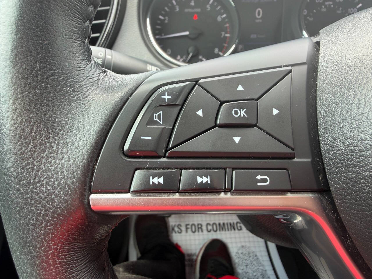 Used 2018 Nissan Rogue SV w/ Sun & Sound Touring Package AWD/4WD image 18