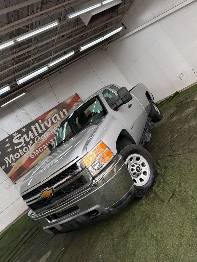 Used 2013 Chevrolet Silverado 3500 W/T image 3