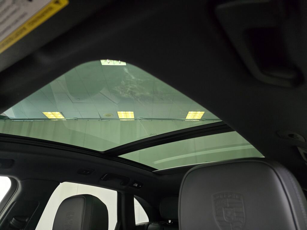 New 2025 Porsche Macan image 30