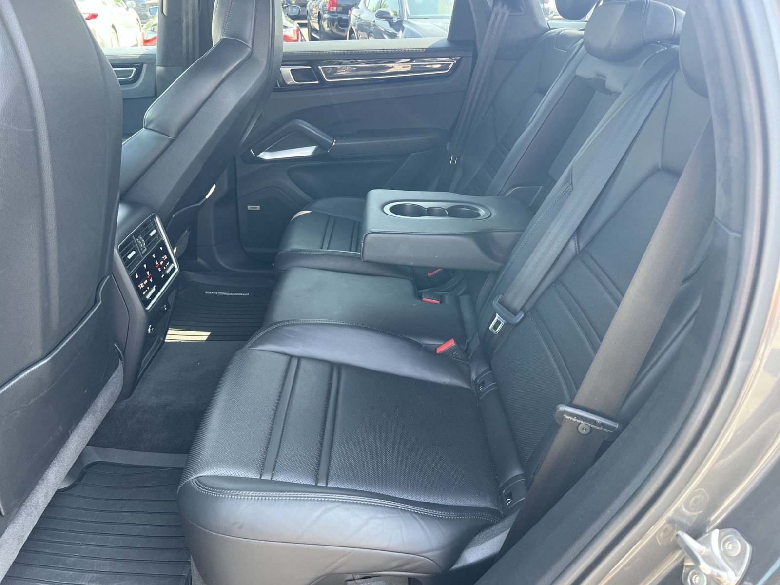 Used 2020 Porsche Cayenne Turbo AWD/4WD image 24
