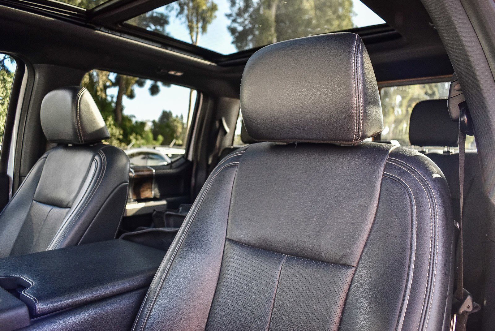 Used 2022 Ford F350 Lariat w/ FX4 Off-Road Package image 23