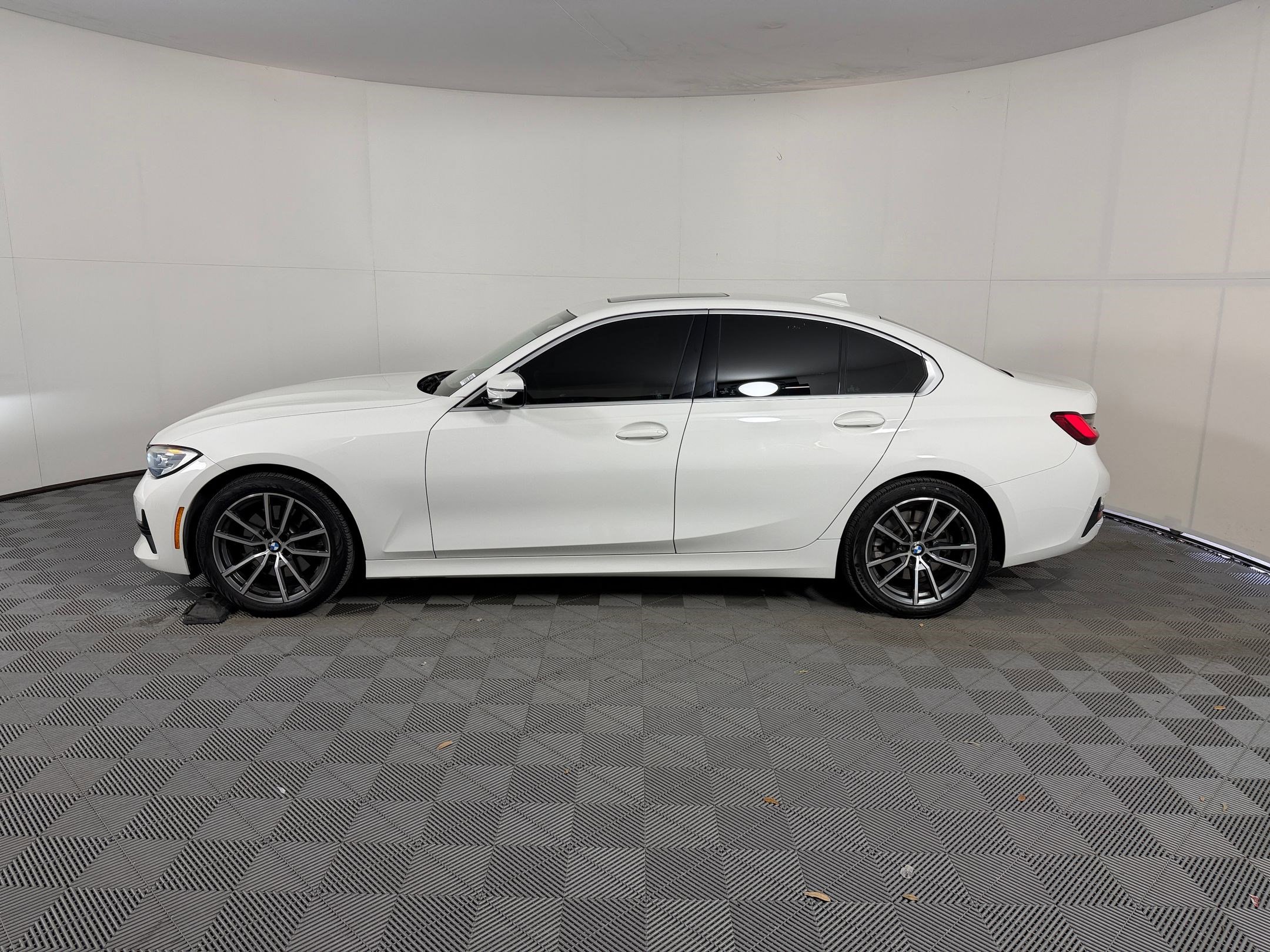 Used 2020 BMW 330i Sedan RWD image 2