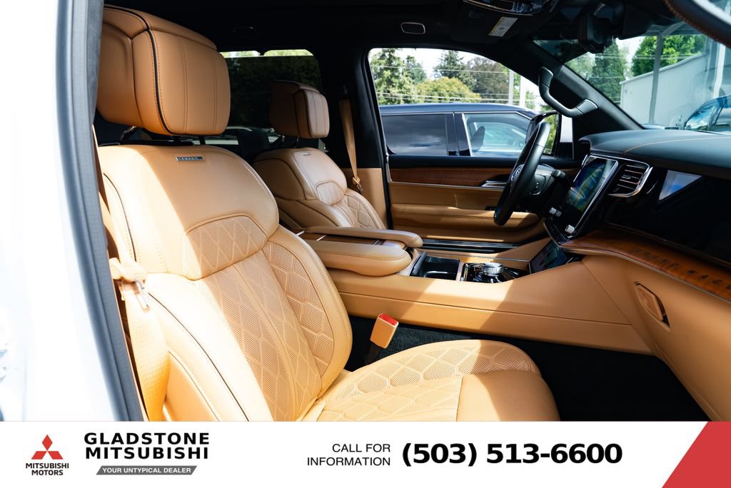 Used 2022 Jeep Grand Wagoneer Series III w/ Rear Seat Video Group 1 AWD/4WD image 29