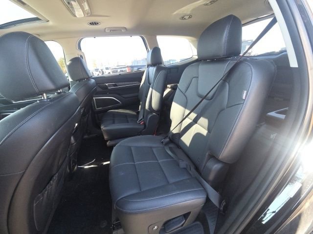 Used 2023 Kia Telluride EX w/ EX Captain's Chair Package image 19
