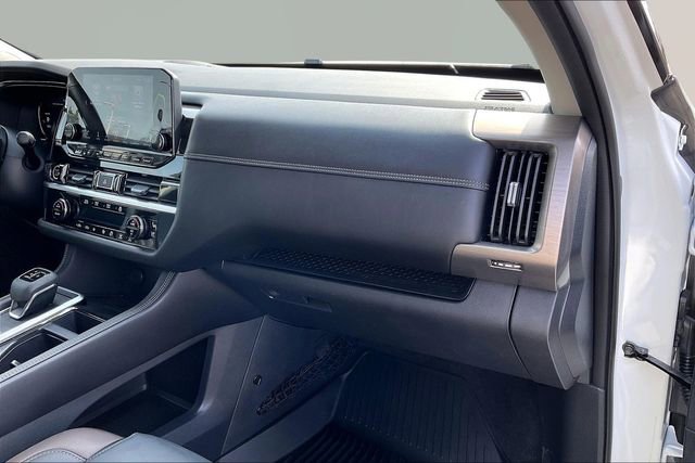 Used 2024 Nissan Pathfinder Platinum w/ Cargo Package image 19