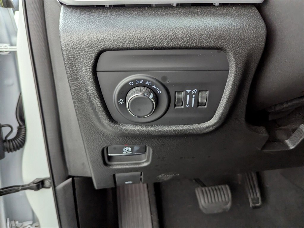 Certified 2024 Jeep Grand Cherokee L Altitude image 29