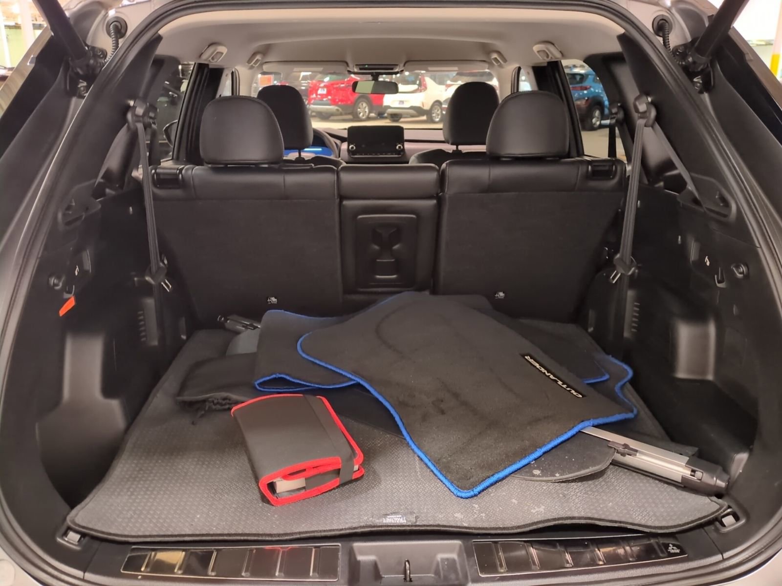 Used 2024 Mitsubishi Outlander SE image 15