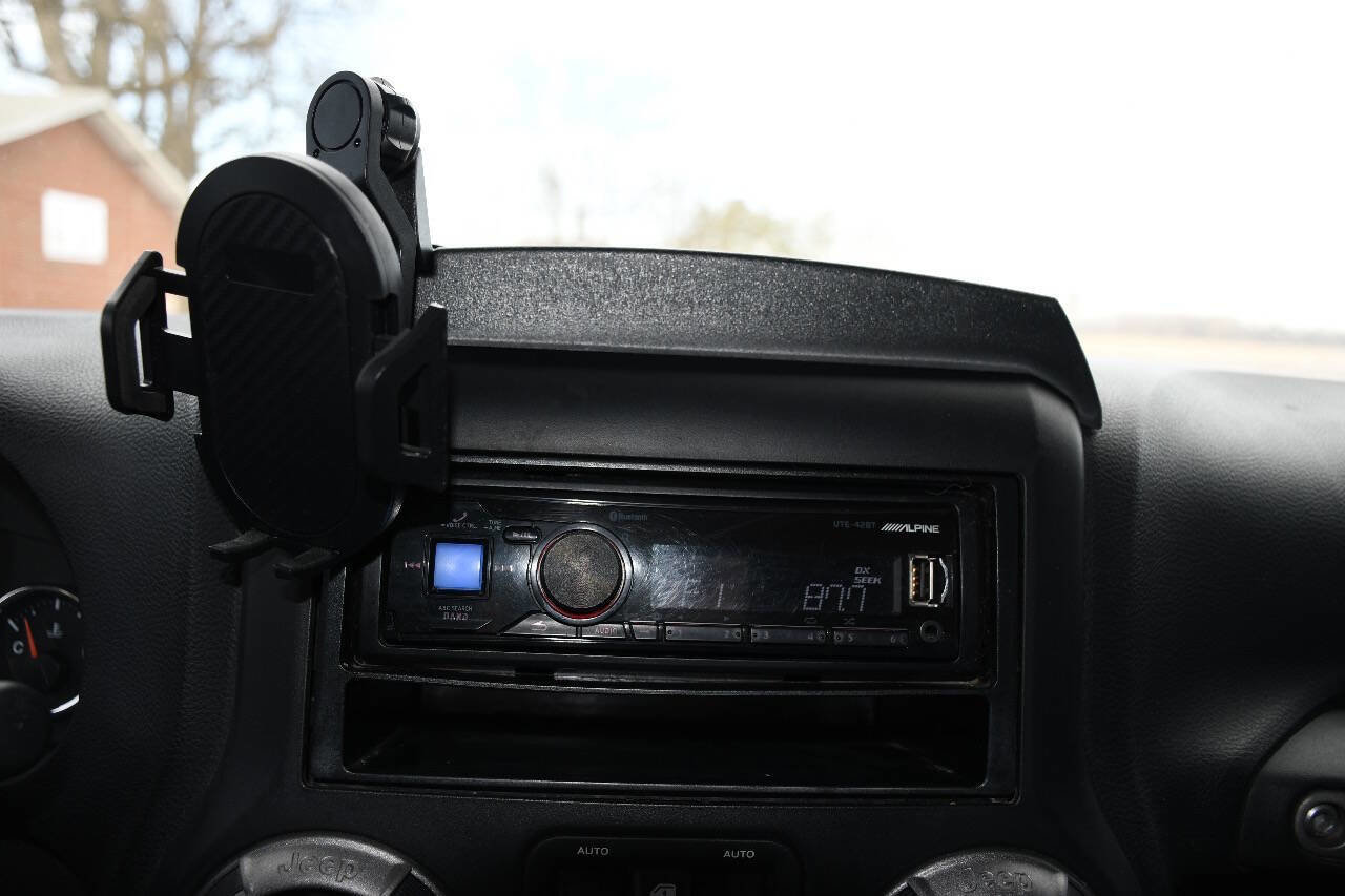 Used 2012 Jeep Wrangler Unlimited Sport image 29