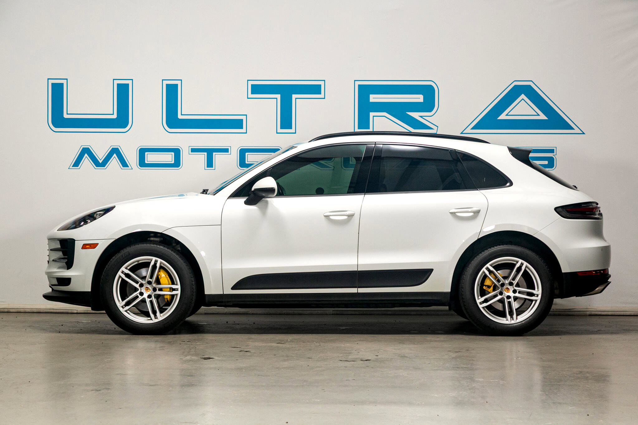 Used 2019 Porsche Macan w/ Premium Package Plus image 3