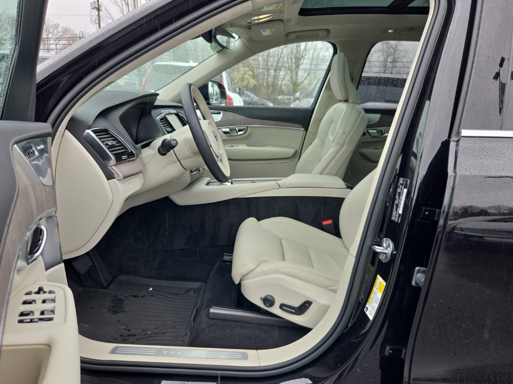 Certified 2023 Volvo XC90 B6 Ultimate w/ Lounge Package image 4