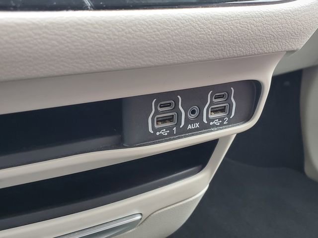 Certified 2024 Chrysler Pacifica Touring-L image 19