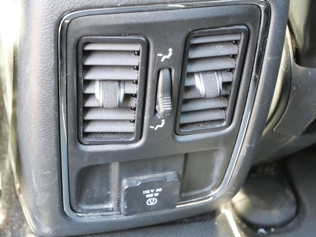 Used 2019 Jeep Grand Cherokee Laredo image 33