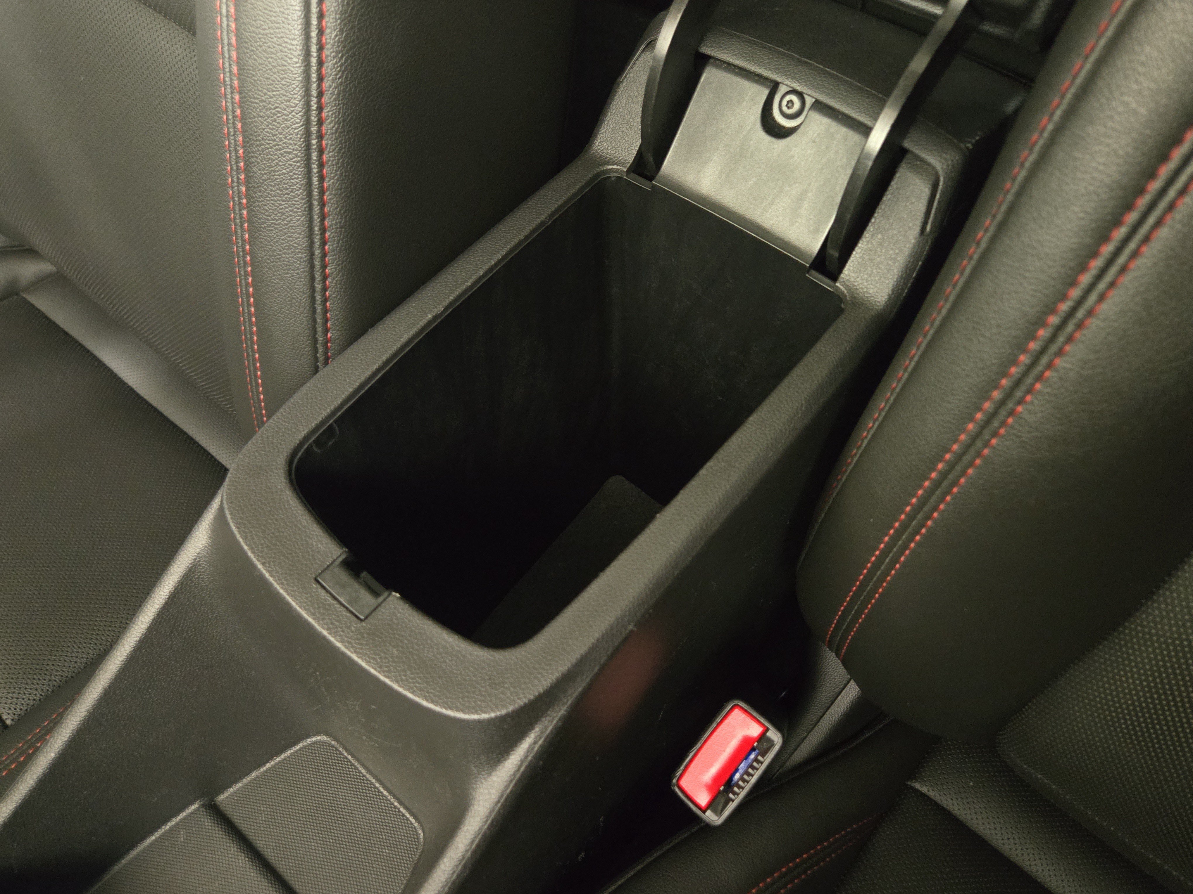 Used 2025 Chevrolet Trax RS w/ Sunroof Package FWD image 30