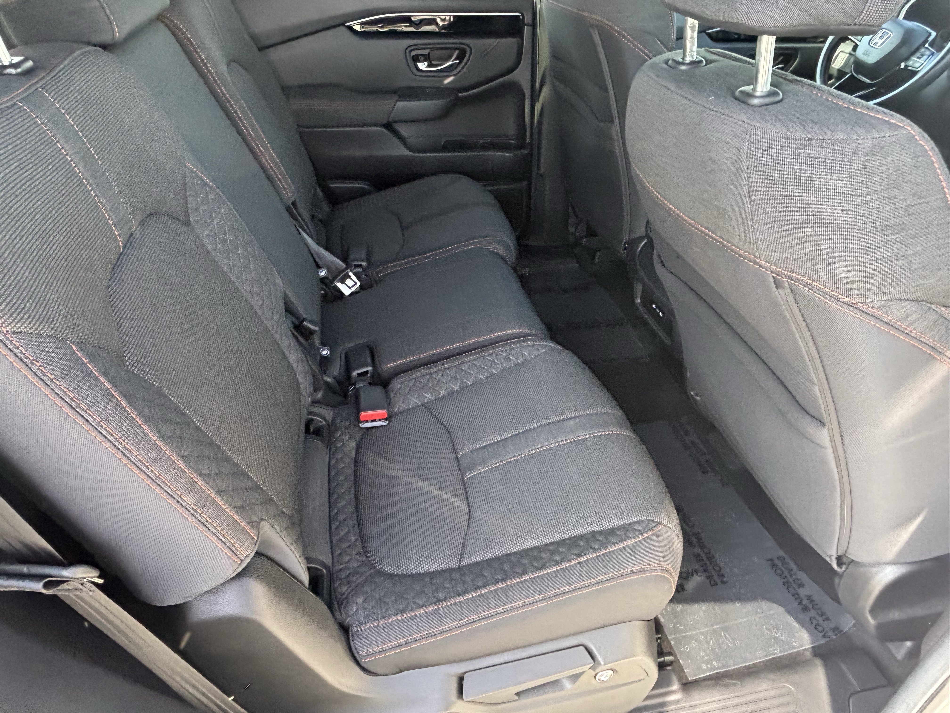 Used 2025 Honda Pilot Sport image 11