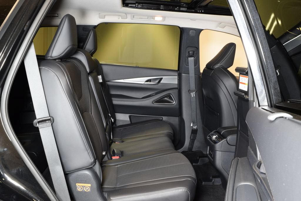 Certified 2026 INFINITI QX60 Luxe w/ Family Package AWD/4WD image 33