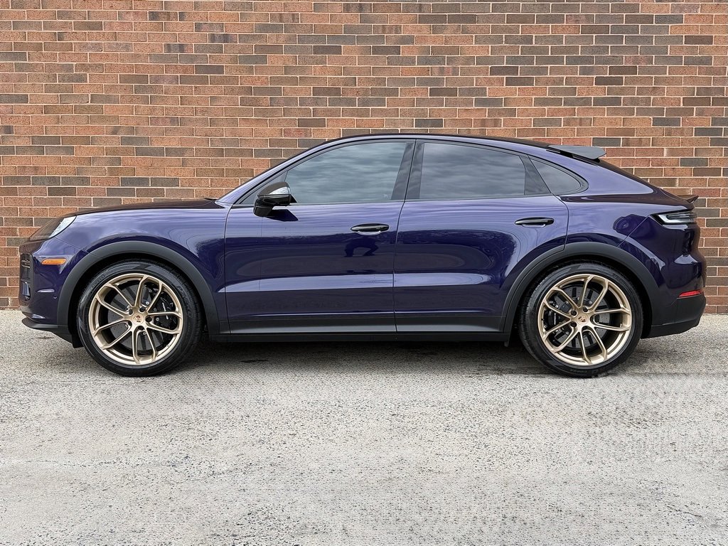 Certified 2025 Porsche Cayenne Turbo GT image 2