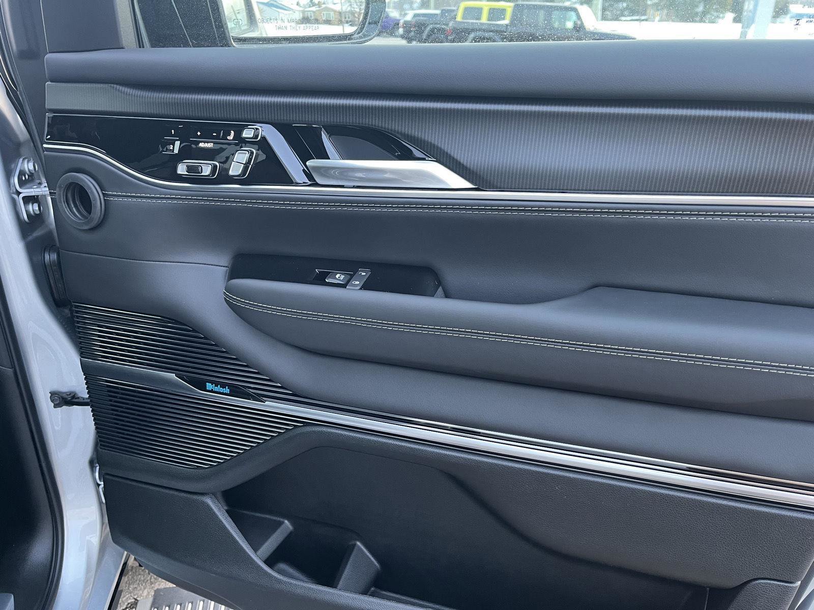 New 2026 Jeep Grand Wagoneer L Summit w/ Premium Group III image 40