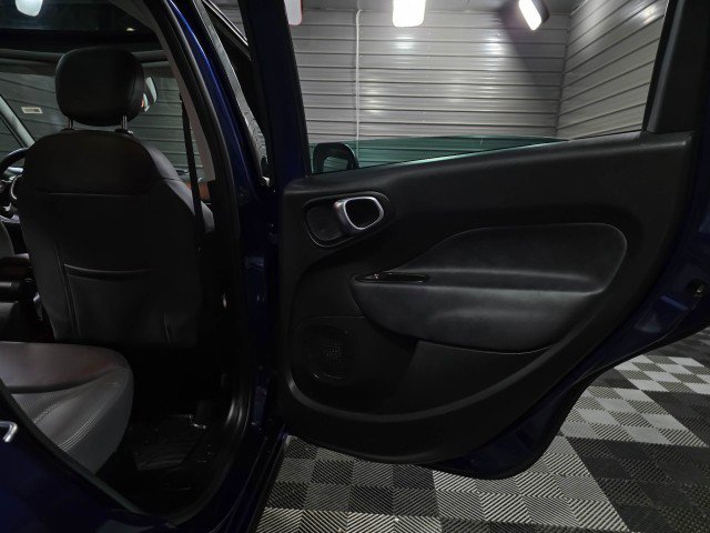 Used 2017 FIAT 500L Trekking w/ Dual-Pane Sunroof Package image 36