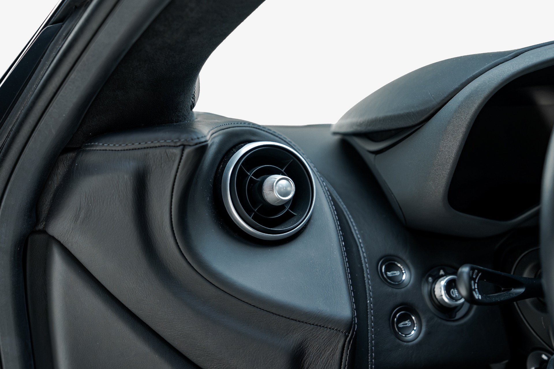 Used 2023 McLaren GT RWD image 36